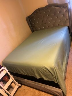 Gray Diamond Tufted Queen Bed Frame 🛏️ 🩶