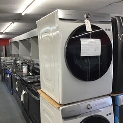 New Scratch And Dent Samsung Front Load Washer And Dryer Set. 1 year Warranty 