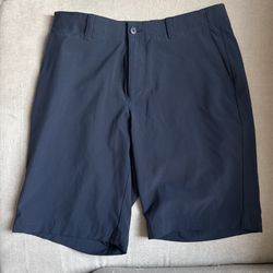 Men’s golf shorts
