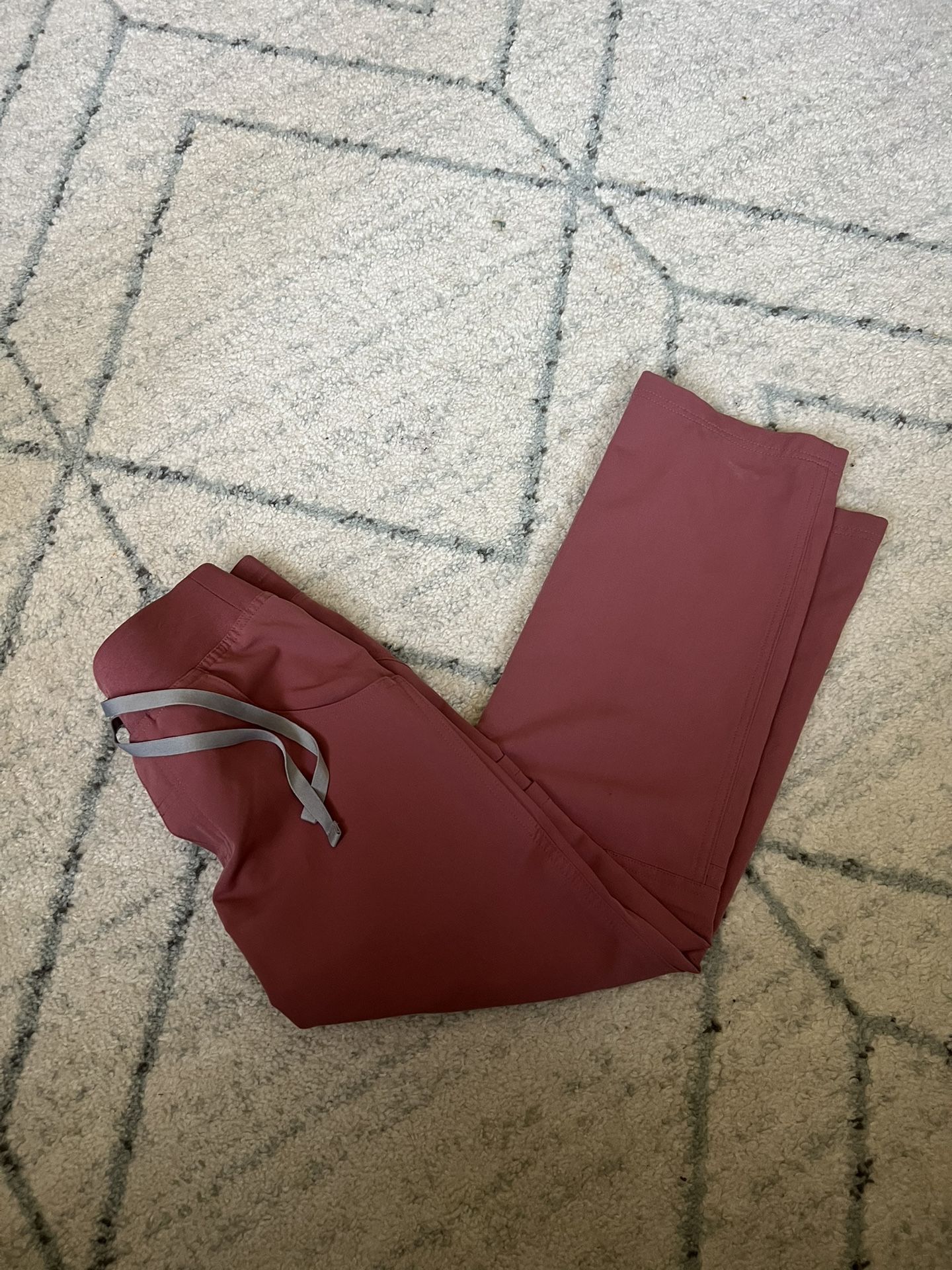 FIGS Women’s Scrub Pants Kade Cargo Mauve Size XXS/P