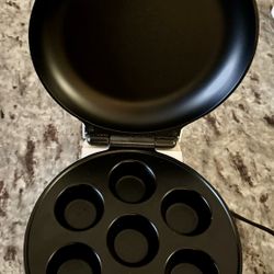 Mini cupcake baker