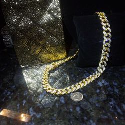⚠️Yellow One Luxury Lab Diamonds 18" Cuban Link Chain Imported ... Pick up near the Perimeter Mall Atlanta exit 29 Ashford Dunwoody .