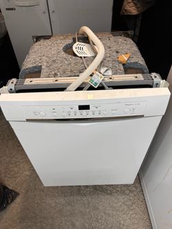 Bosch Ascenta Series 24-inch front control built-in dishwasher