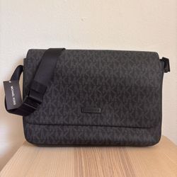Michael Kors Mens Evertte Flap Messenger Bag