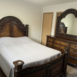 Beautiful Queen Size Bedroom Set