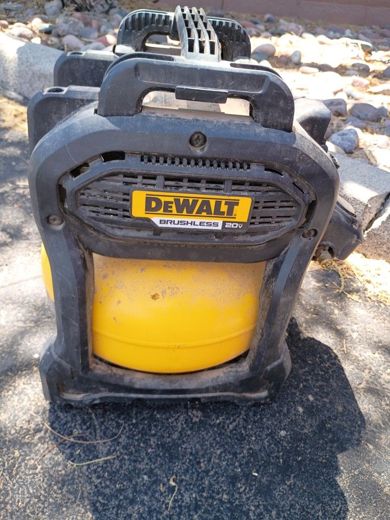 DeWalt Cordless 20 Volt Air Compressor