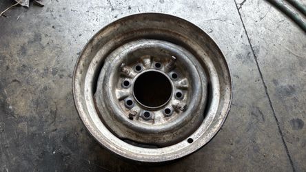 One 16.5 Inch Chevy Or GMC Stock Steel 8 Lug Wheel With Hubcap Clips