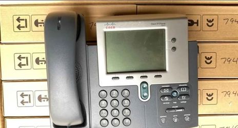Lot of 8- Cisco 7940 IP Phones - Power Up - with handset , no power supply