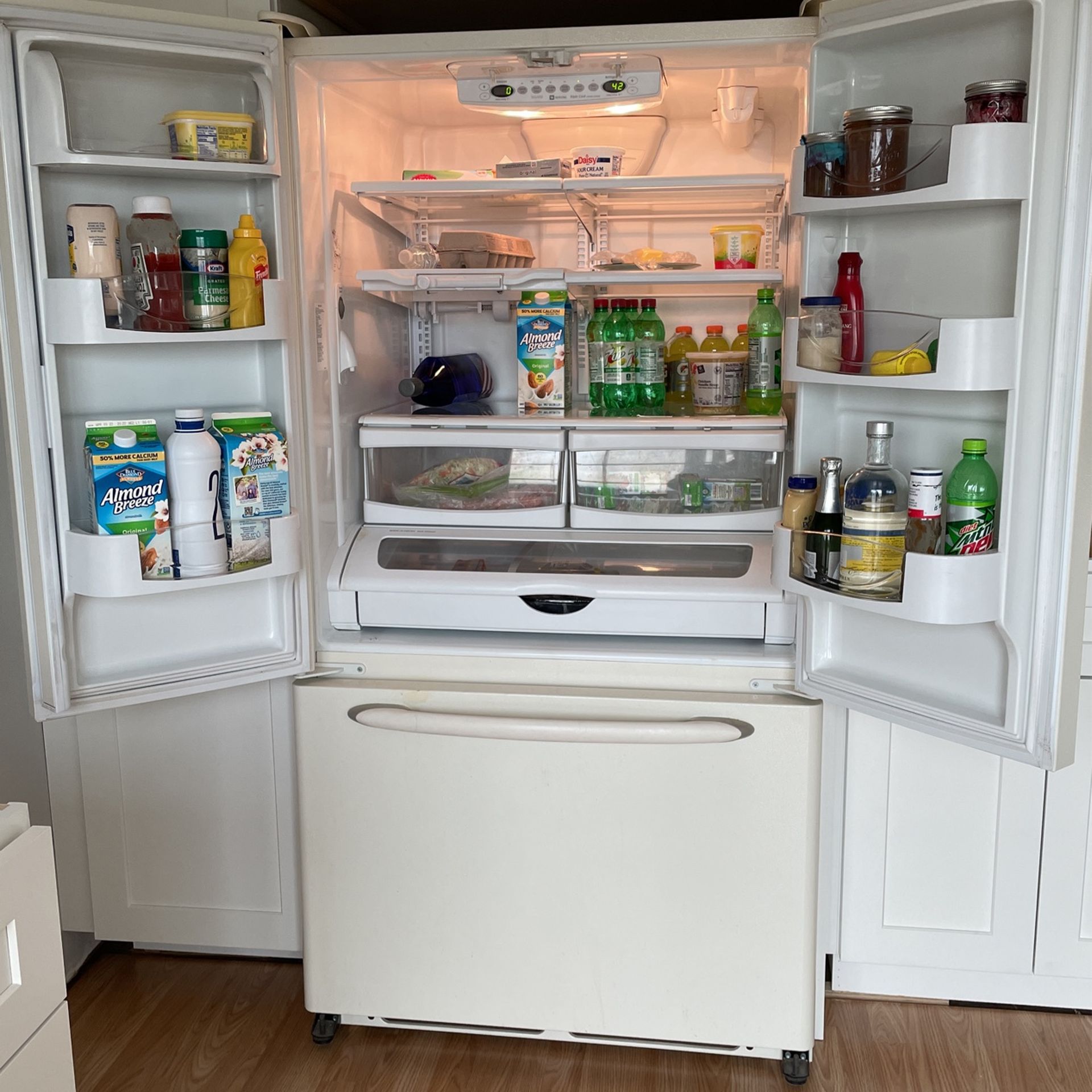 Maytag Refrigerator Model MFD2561HEQ for Sale in Auburn, WA OfferUp