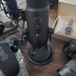 Yeti USB Microphone with Cable