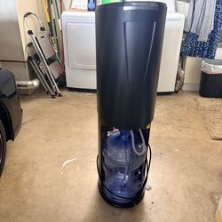 Bottom load water dispenser