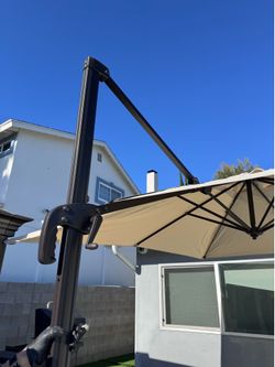 8.2 ft square cantilever umbrella