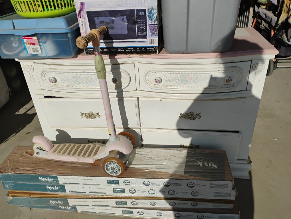 White And Pink Six Drawer Dresser