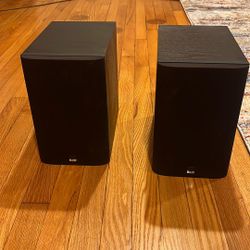B&W 686 Speakers