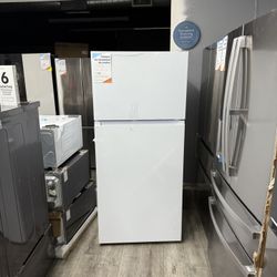White 18 Cubic Ft. Top Freezer Refrigerator 💥💥Financing Available 💥💥