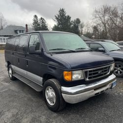 2004 Ford E-350