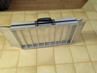 Aluminum wheelchair ramp for seniors With or without grab bars