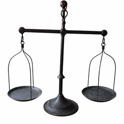 Vintage Decorative Balance Scale – Rustic Farmhouse Charm ⚖️✨