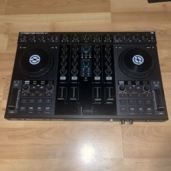Traktor Kontrol S4 DJ controller