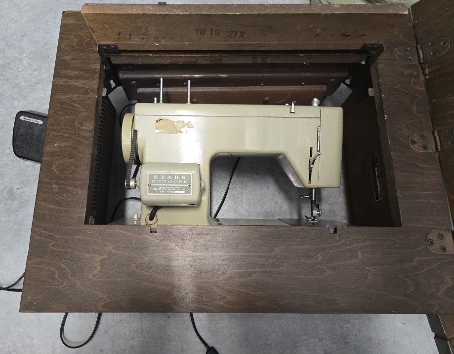 Sears Kenmore Sewing Machine 5186 In Beige Color With Case & Foot Pedal
Table Stand