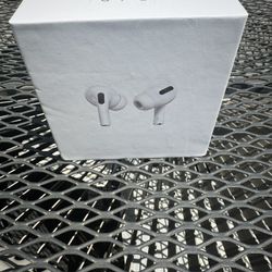 AirPods Pro 1st Gen With MagSafe Charging Case