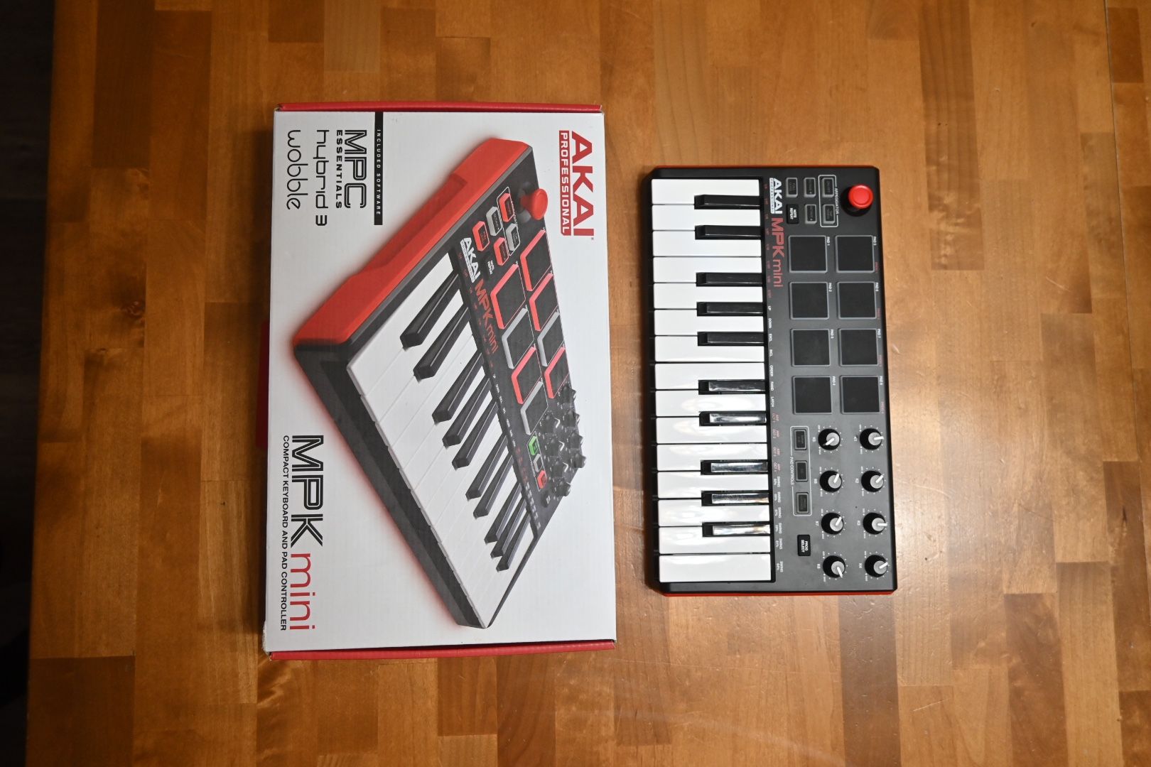 Akai Professional MPK Mini Keyboard - Barely Used 