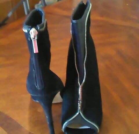 Victoria Secret Zipper Suade HeeLs