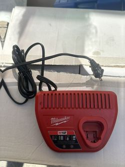 Milwaukee M12 12-Volt Lithium-Ion Battery Charger