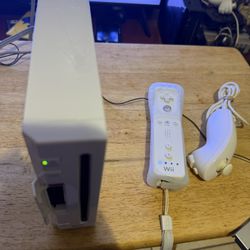 White Nintendo Wii 