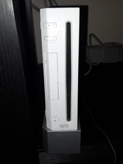 Wii Game Console and 28 boxed games + 3 bonus games without box