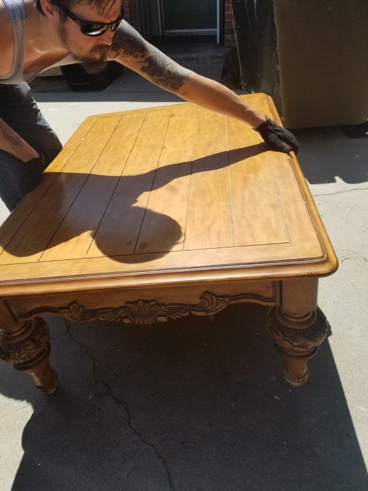 Heavy Oak coffee table ( Antique )