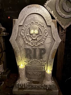 Hunted living tombstone with light