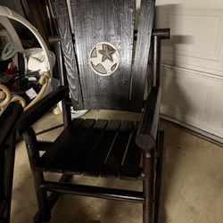 2 Rocking Chairs