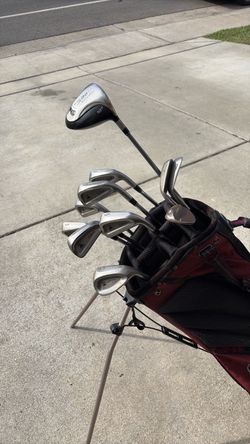 Titliest complete golf club set. taylor made driver, nice putter with super light Nike bag