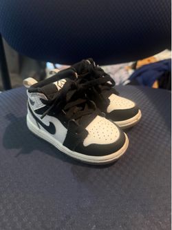 Black n White Nikes 6c
