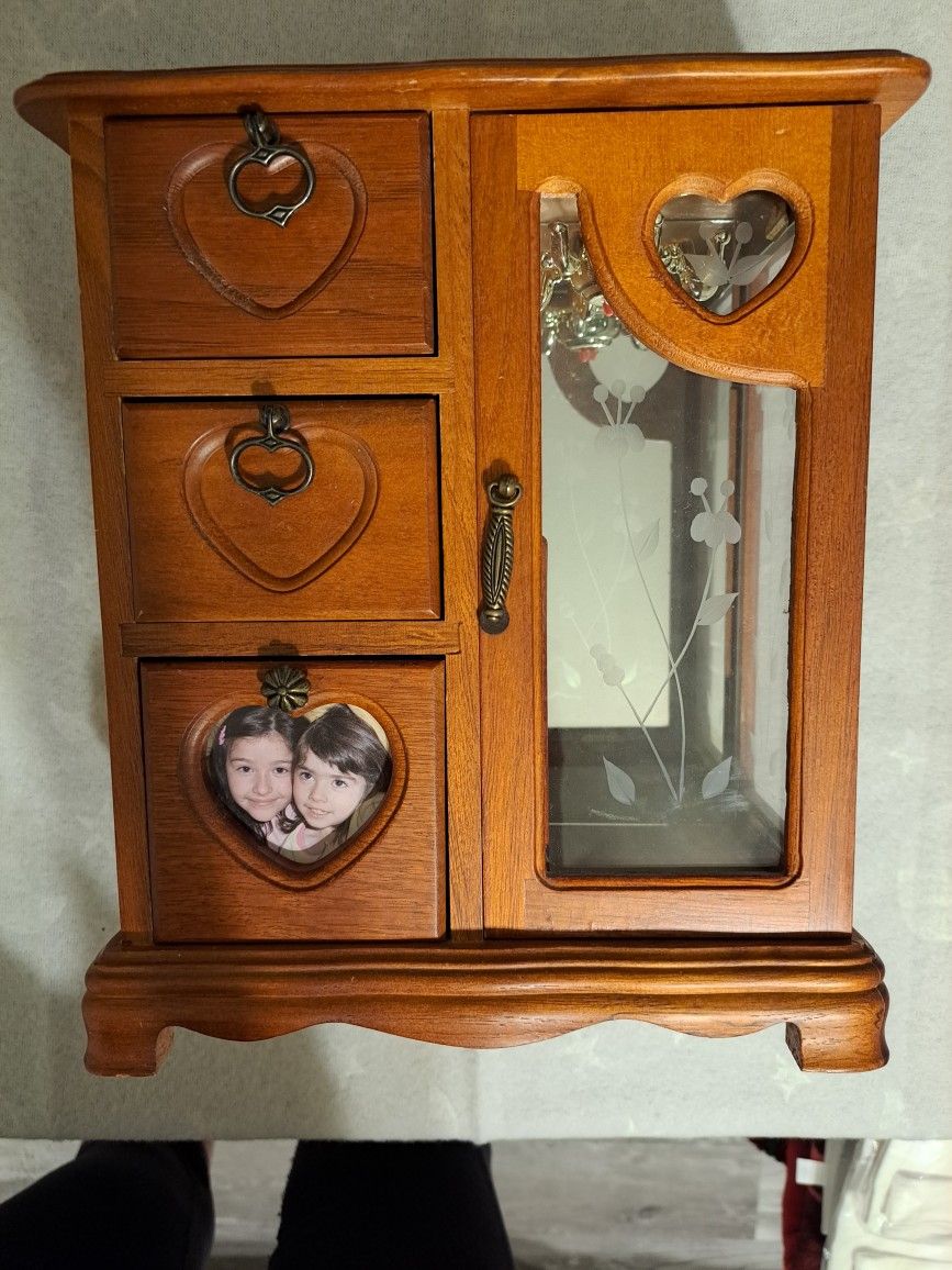 PERFECT GIFT Wooden JEWELRY BOX, RETRO(43rd Ave and Peoria)