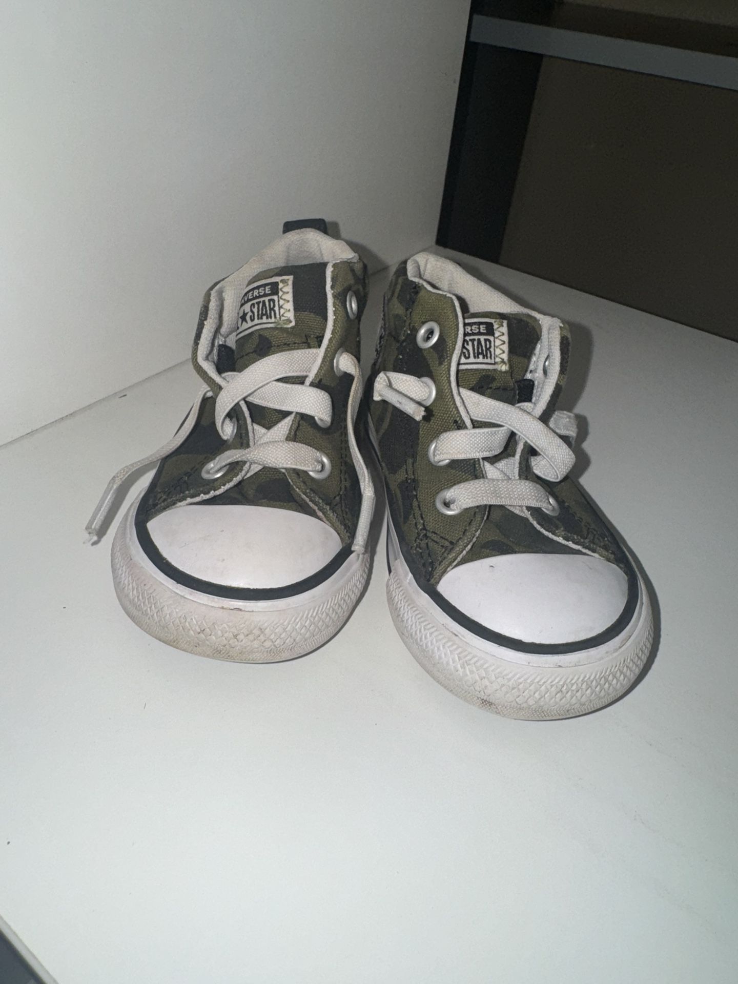 Kids converse
