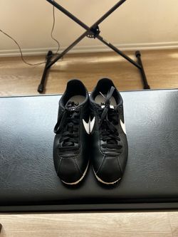 Nike cortez women’s 6.5 black/white -worn once