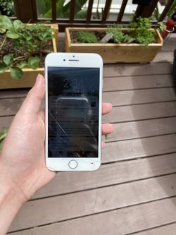 IPhone 7 256 GB Cracked Screen