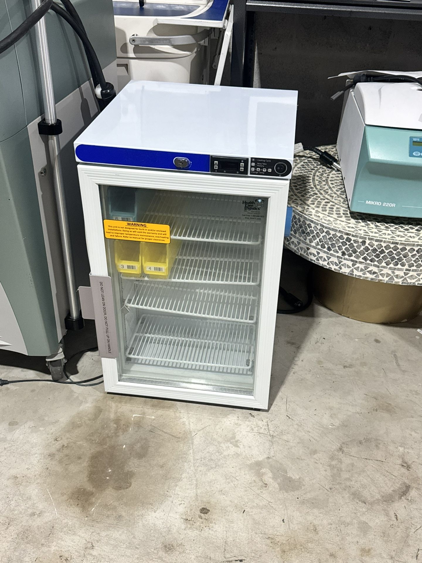 Lab Refrigerator With Glass Door