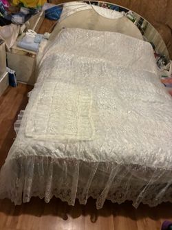 Very nice design bed spread queen and king size