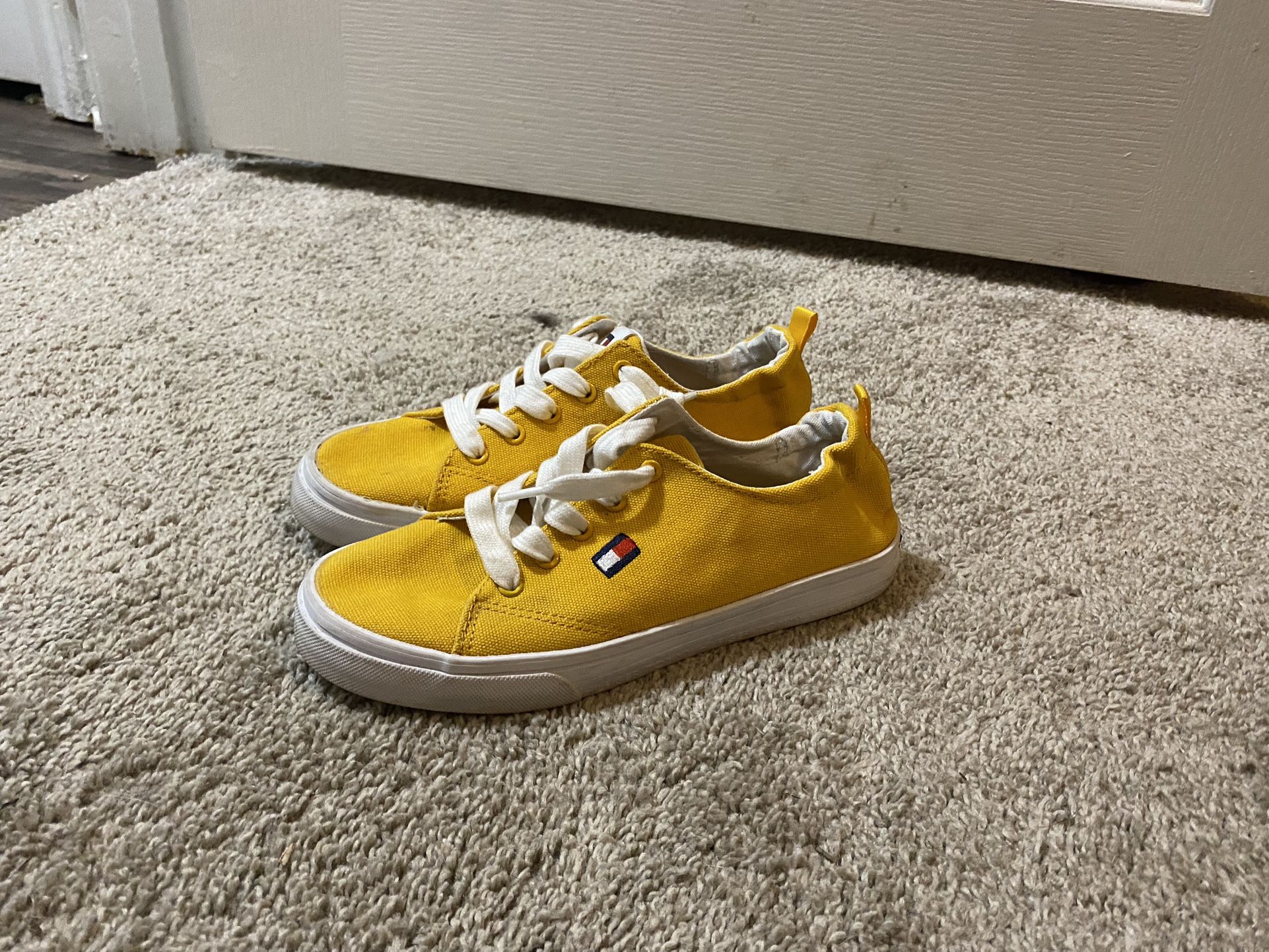 Tommy Shoes Women Size 6