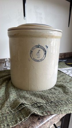 Buckeye Pottery Co. 4-Gallon Stoneware Crock with Lid