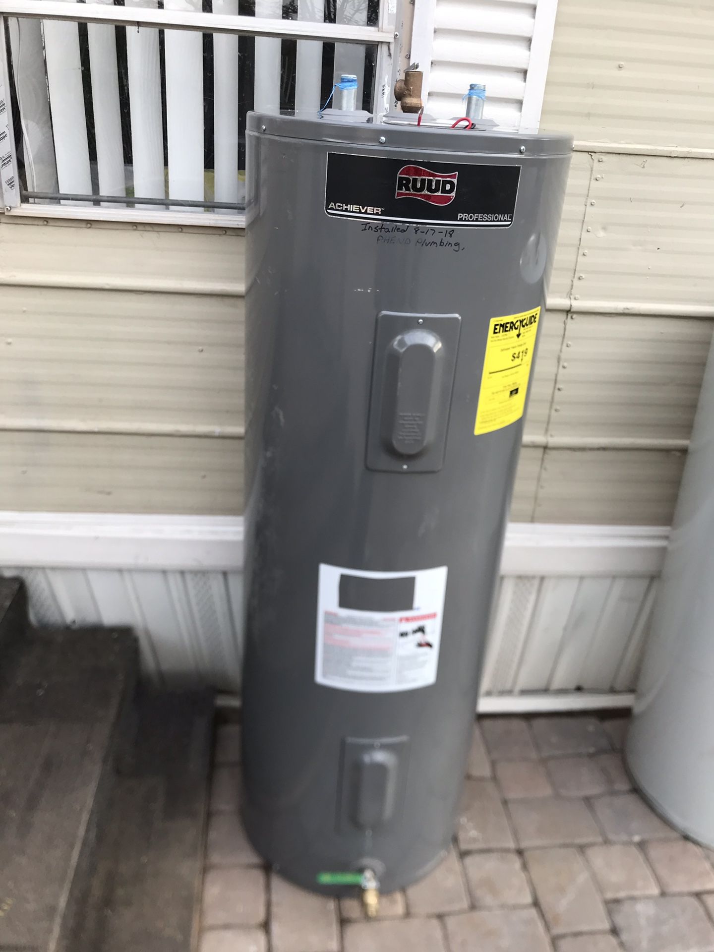 $$279$$! STILL NEW!! Electric water heater- boiler electrico (50 gal!)