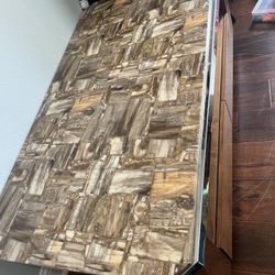 Table With 4 Draws 
