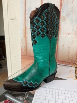NEW WOMENS COWBOY BOOTS SIZE 7