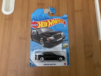 Hot Wheels Mercedes-Benz 500 E Die-Cast Car