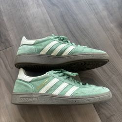 Women’s Adidas Size 7
