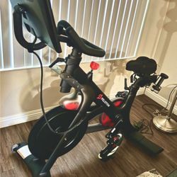 Peloton Bike – 2020 Model, Excellent Condition + Accessories (Bronx, NY) 