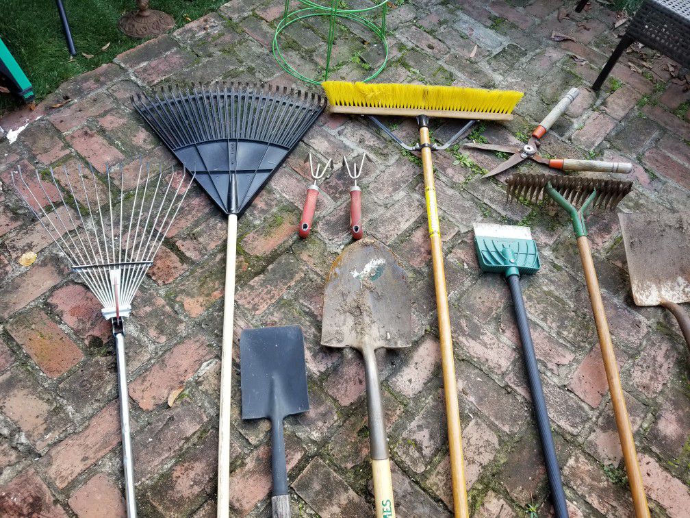 Lot: Garden Tools